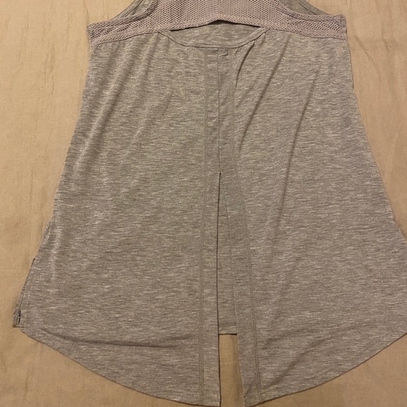 Lot of athletic shirts - Calvin Klein, Mondetta - Picture 4 of 6